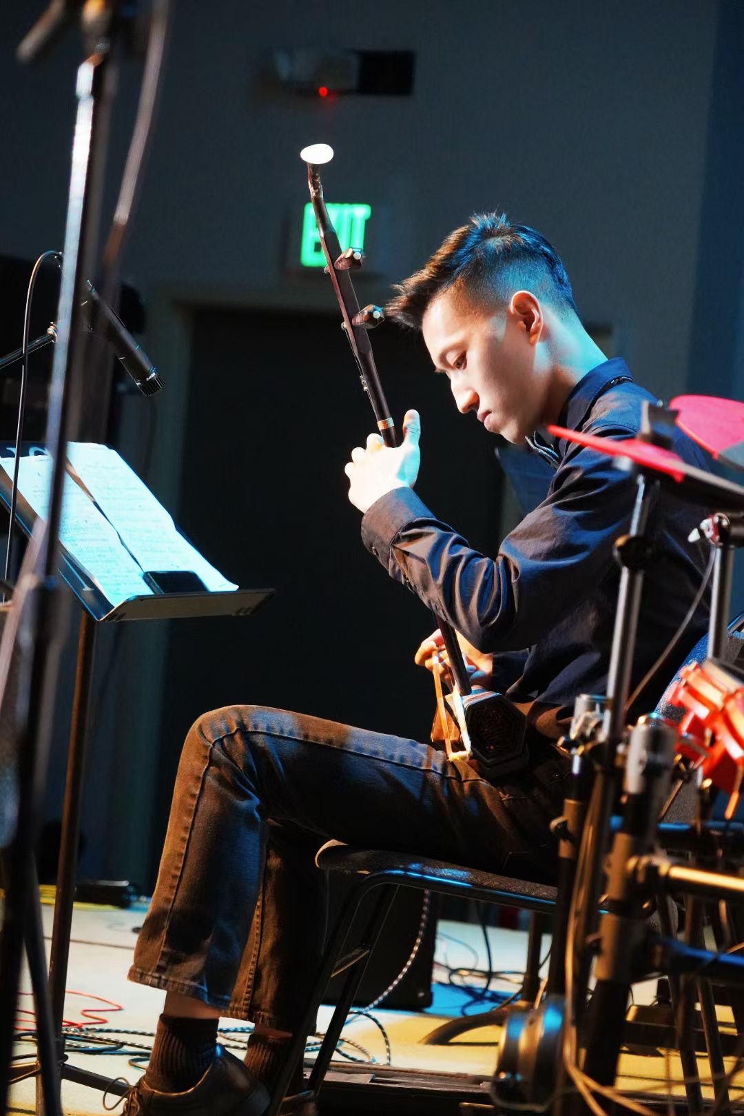 Tom playing erhu on stage
